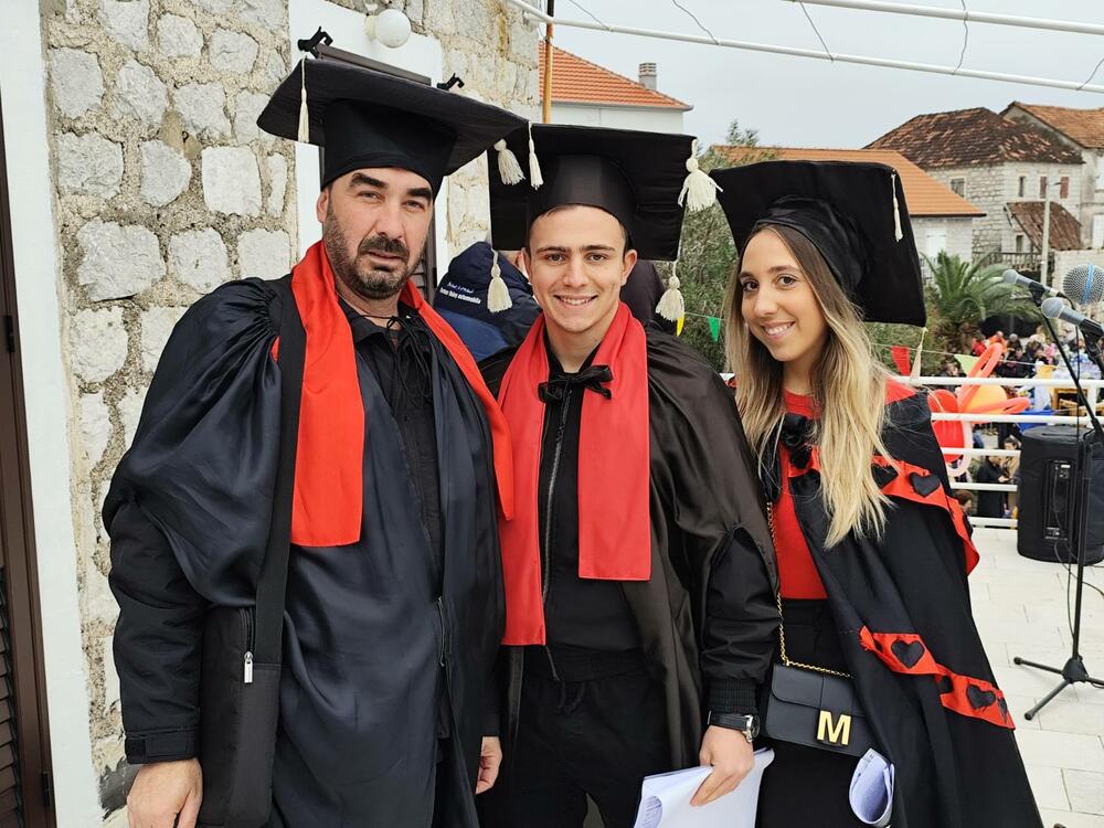 <p>U Lastvi kod Tivta održan tradicionalni karneval</p>