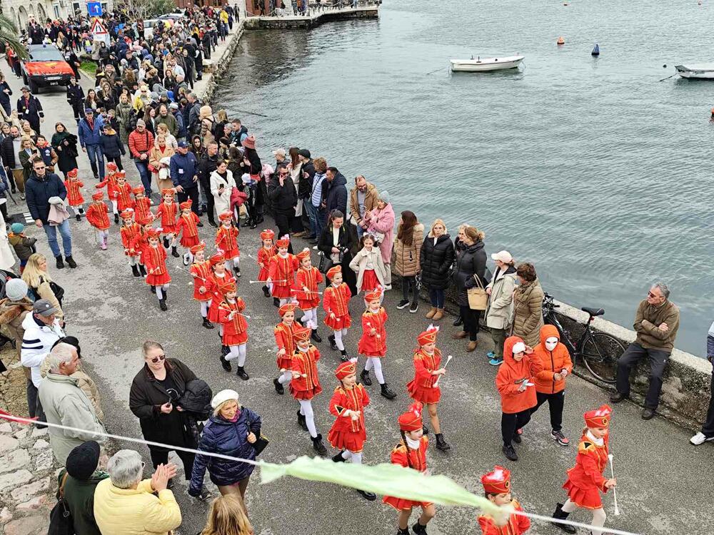 <p>U Lastvi kod Tivta održan tradicionalni karneval</p>