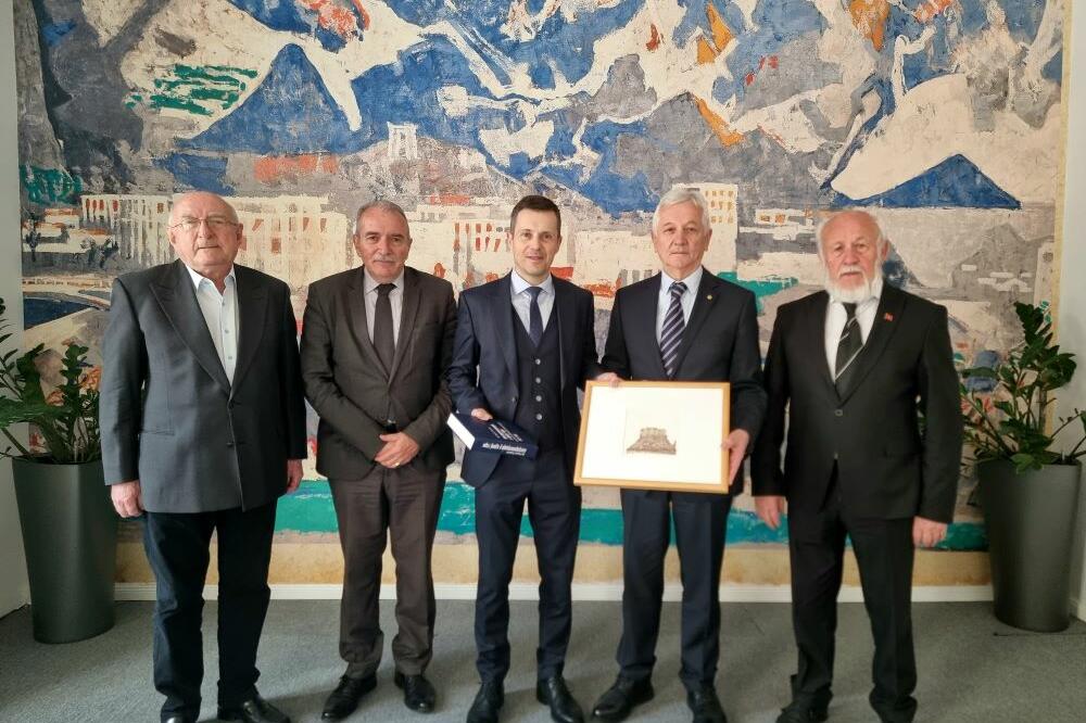 Mujović i predstavnici boračkih organizacija, Foto: Glavni grad Podgorica