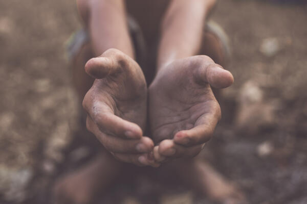 Beranka'da yaşayan bir kadın, küçük yaştaki çocuklarını cinsel istismara zorladığı şüphesiyle tutuklandı...