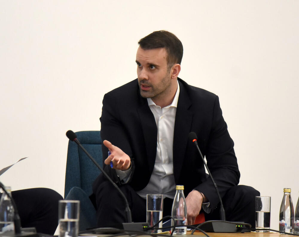 <p>Premijer Spajić tvrdi da su profesori Ekonomskog fakulteta došli do pogrešnog zaključka jer koriste neistinite podatke Monstata</p>