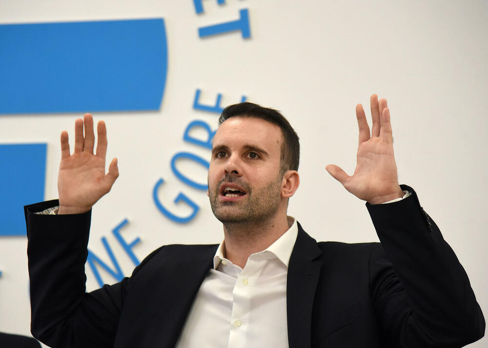 <p>Premijer Spajić tvrdi da su profesori Ekonomskog fakulteta došli do pogrešnog zaključka jer koriste neistinite podatke Monstata</p>