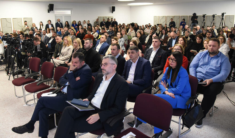 <p>"To je 80 hiljada radnih mjesta koja su legalizovana", objasnio je Spajić na panel diskusiji pod nazivom Analiza cijena i poslovanja trgovinskih lanaca u Crnoj Gori</p>