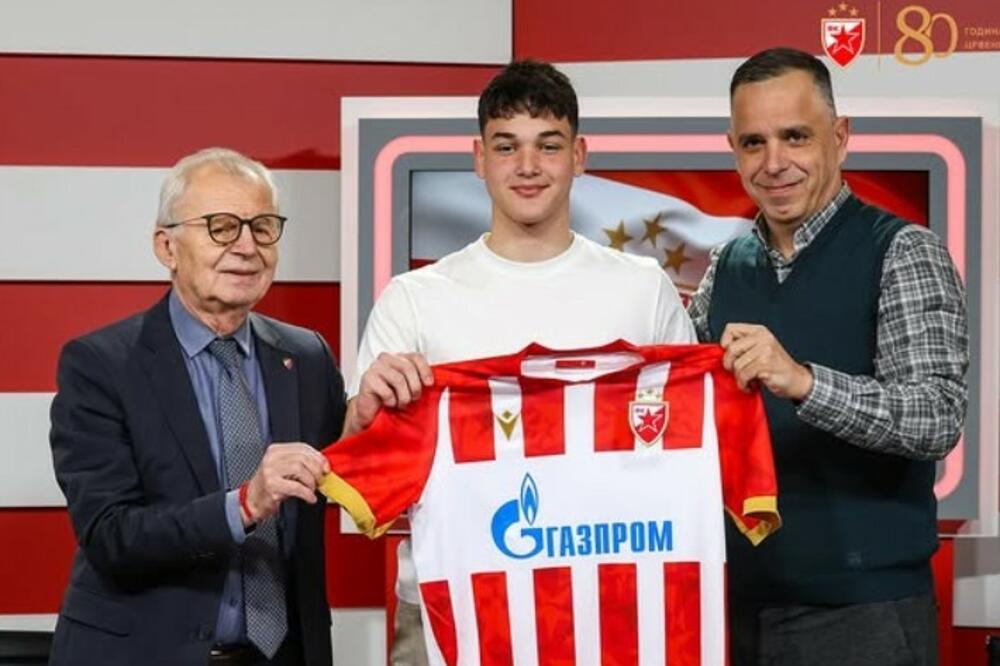 Koljčević nakon potpisivanja igovora, Foto: FK Crvena zvezda