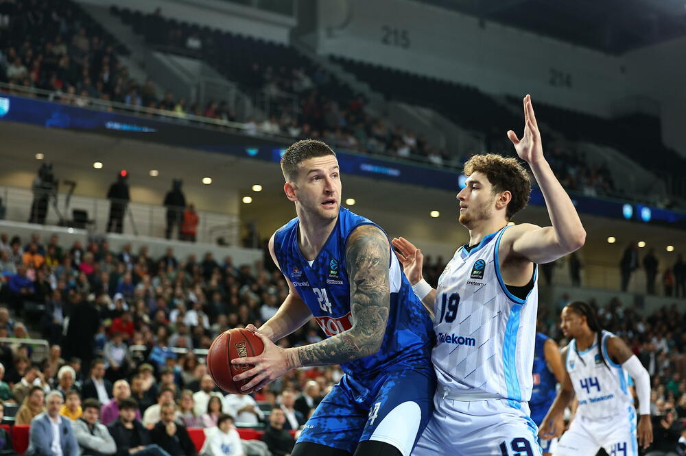 Alen Omić na večerašnjem meču, Foto: Turk Telekom