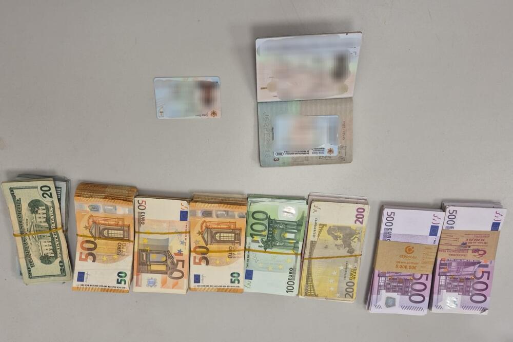 Zaplijenjeni novac, Foto: Uprava policije