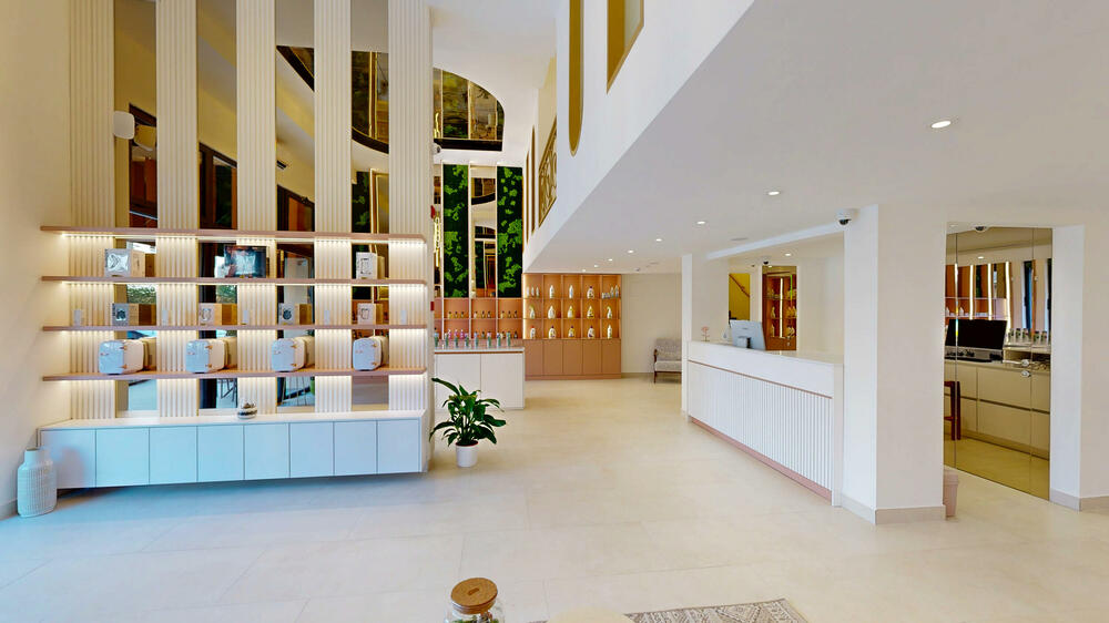 <p><em>Posjetite nas i otkrijte čistu ljepotu, bez kompromisa!</em></p>