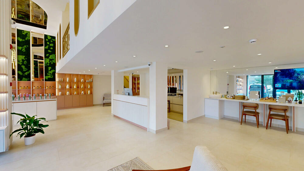 <p><em>Posjetite nas i otkrijte čistu ljepotu, bez kompromisa!</em></p>