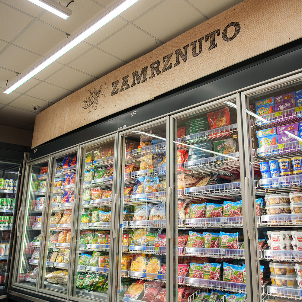 <p><em>Vrata renovirane IDEA prodavnice širom su otvorena za sve potrošače koji žele da uživaju u garantovano kvalitetnoj kupovini.</em></p>