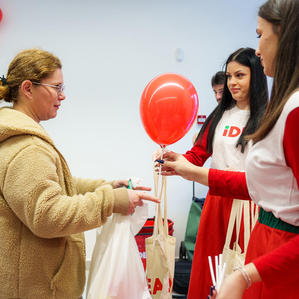 <p><em>Vrata renovirane IDEA prodavnice širom su otvorena za sve potrošače koji žele da uživaju u garantovano kvalitetnoj kupovini.</em></p>
