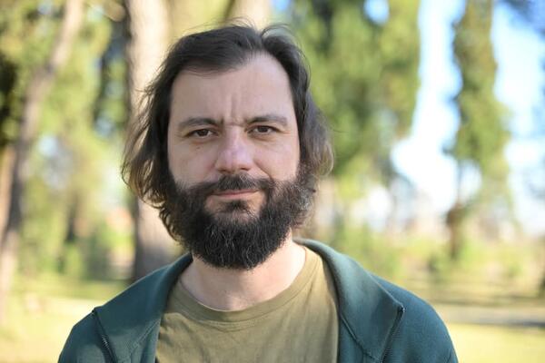 Zašto mi je policija upala u tekst?