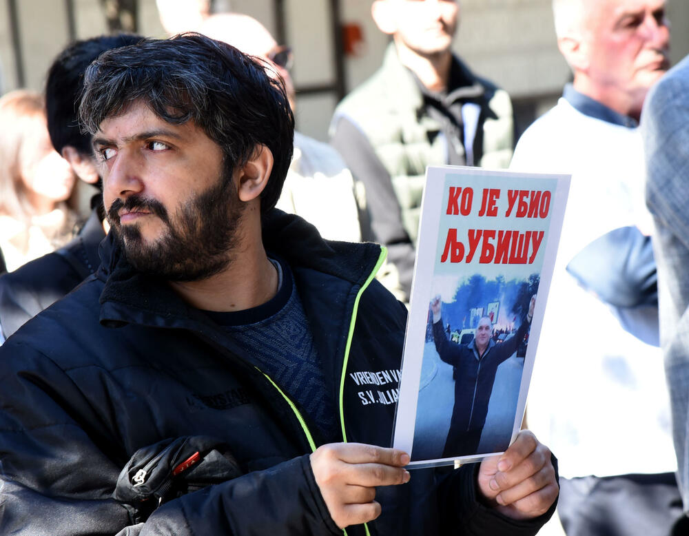 <p>Organizatori su za sljedeći petak najavili protest ispred Višeg i Apelacionog suda i protestnu šetnju do Ministarstva pravde. Najavili da će doći i do radikalizacije</p>