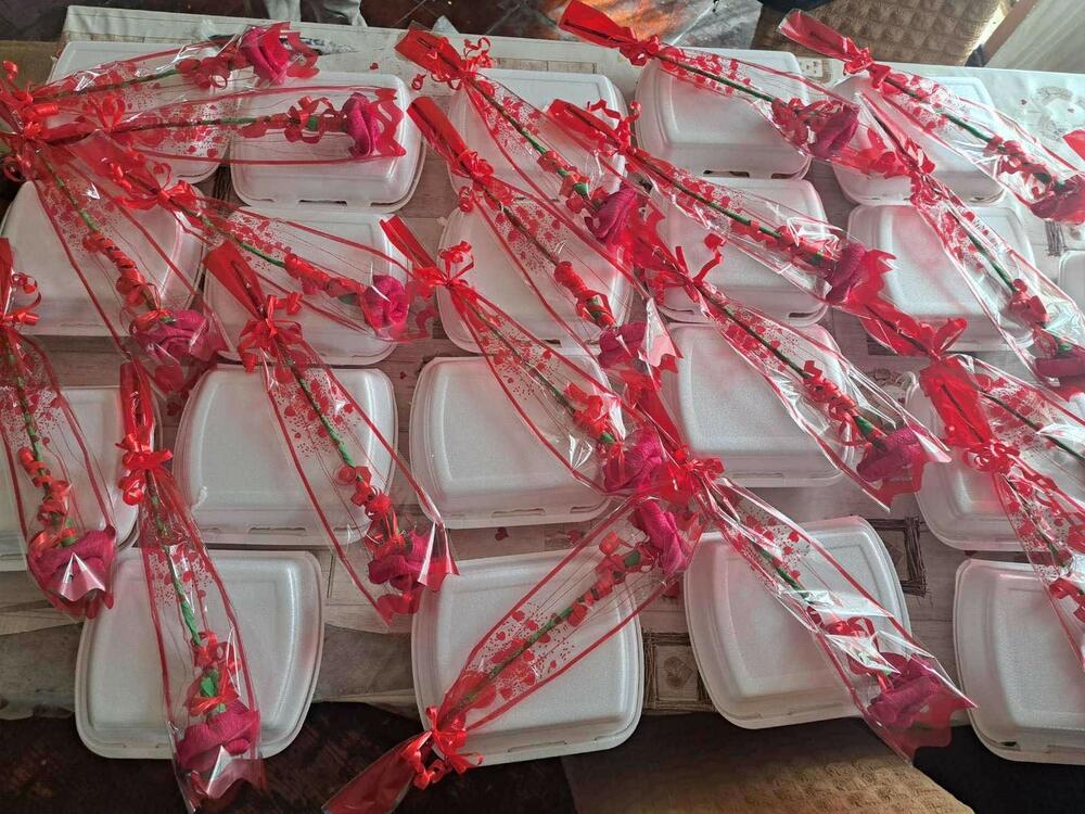 <p>Poruke i čestitke su uputili državni funkcioneri, organizacije, ambasade, političke partije, funkcioneri političkih partija</p>