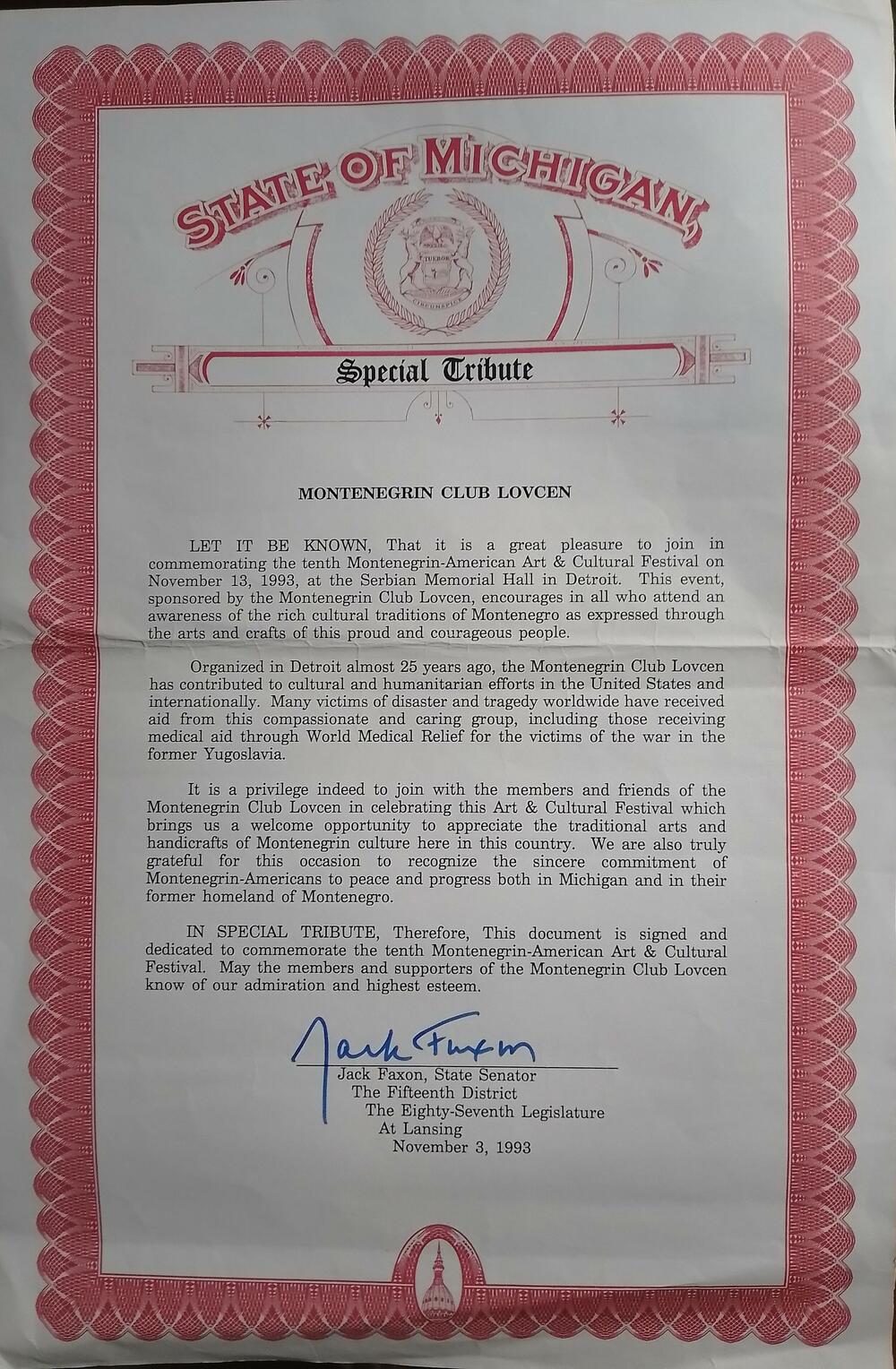 ator Mičigena Džek Fekson uručio je 1993. Društvu Lovćen Veliku povelju Detroita