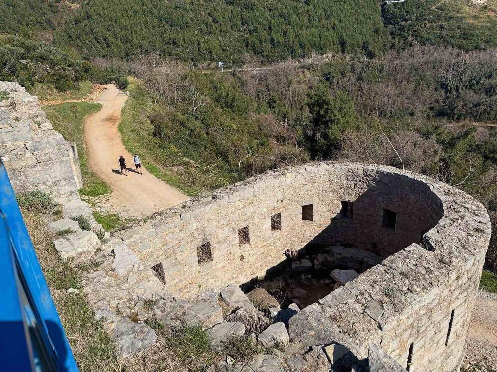 <p>"Cilj nam je da zaštitimo prostor od dalje devastacije i sačuvamo budvansko kulturno blago koje je kao fortifikacioni objekat izgrađen davne 1860. godine od strane Austougara kao jako vojno utvrđenje koje je čuvalo zapadnu stranu Budve"</p>