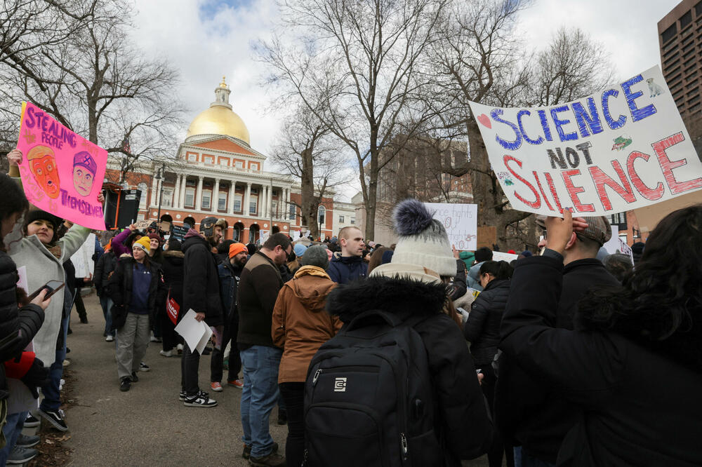 Detalj sa skupa "Ustanimo za nauku", Foto: REUTERS