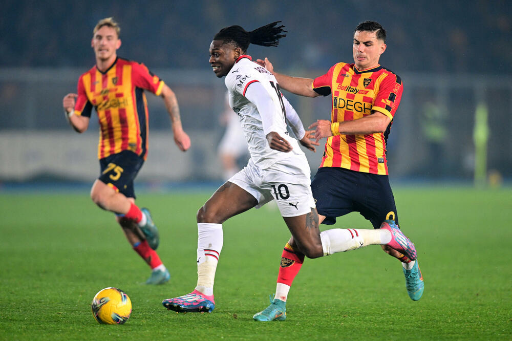 Sljedeće sezone vjerovatno u istim bojama: Nikola Krstović i Rafael Leao, Foto: Reuters