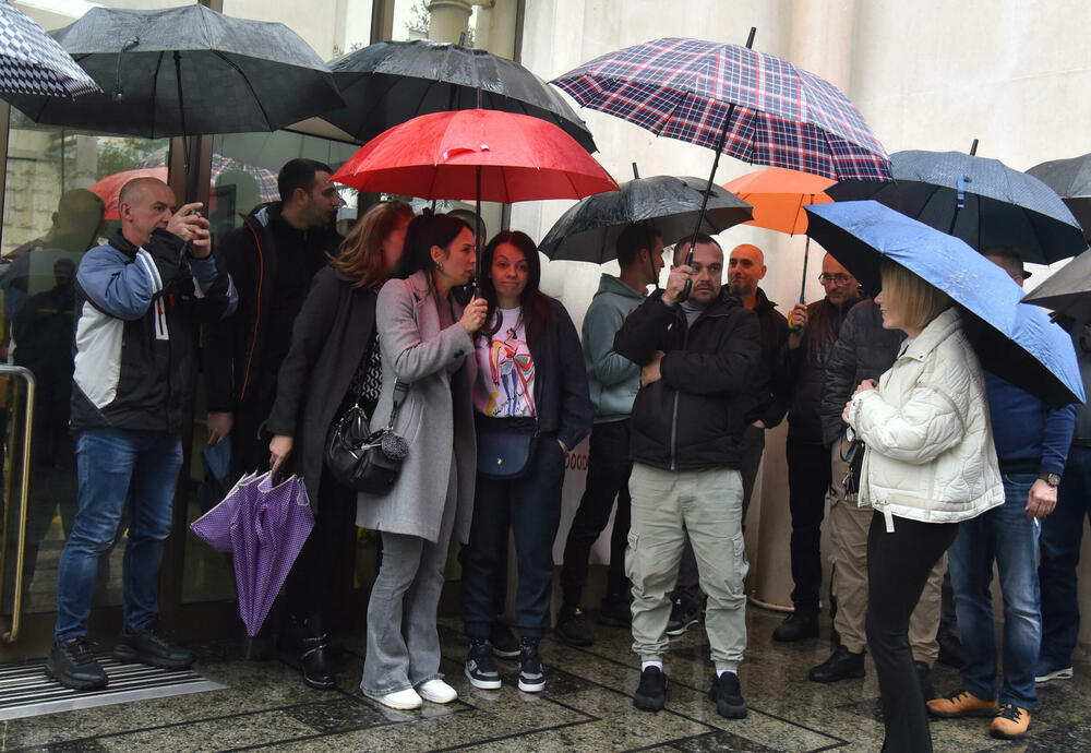 <p>Keković je kazao da je u dijelu Budve gdje je Marković poštar peticiju za njegov povratak na posao potpisalo 600 građana među kojima su i članovi porodice korisnice kojoj navodno nije isplaćena penzija</p>