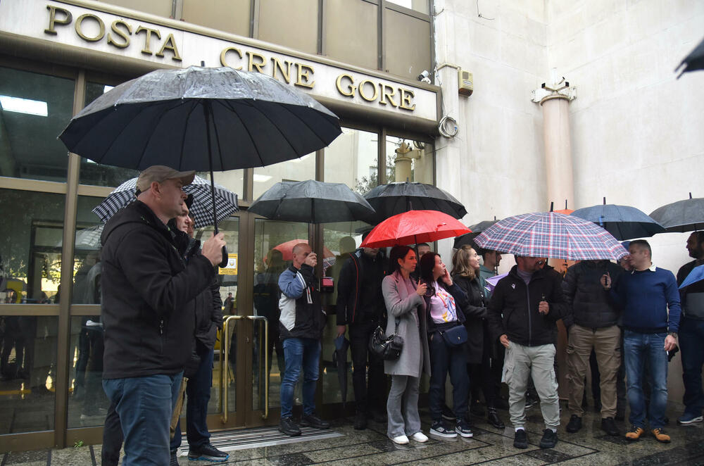 <p>Keković je kazao da je u dijelu Budve gdje je Marković poštar peticiju za njegov povratak na posao potpisalo 600 građana među kojima su i članovi porodice korisnice kojoj navodno nije isplaćena penzija</p>