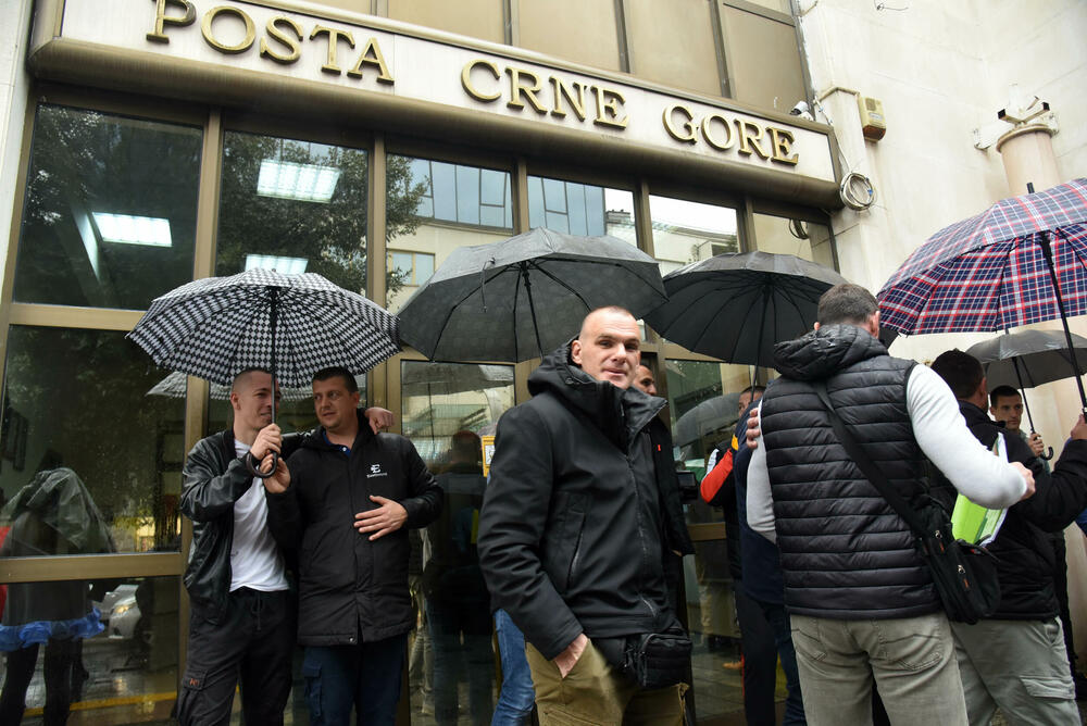 <p>Keković je kazao da je u dijelu Budve gdje je Marković poštar peticiju za njegov povratak na posao potpisalo 600 građana među kojima su i članovi porodice korisnice kojoj navodno nije isplaćena penzija</p>