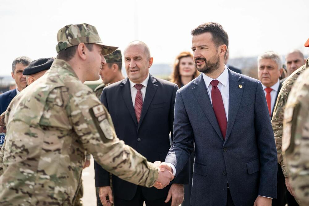 <p>Četrdeset dva pripadnika Vojske Crne Gore služe u sastavu multinacionalne borbene grupe pod komandom Italije</p>