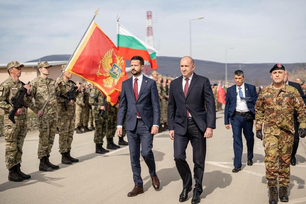 <p>Četrdeset dva pripadnika Vojske Crne Gore služe u sastavu multinacionalne borbene grupe pod komandom Italije</p>