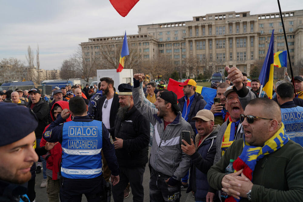 <p>Georgesku je zabranu kandidature u nedjelju ocijenio kao "direktan udarac u srce demokratije širom svijeta" i rekao: "Evropa je sada diktatura, Rumunija je pod tiranijom</p>