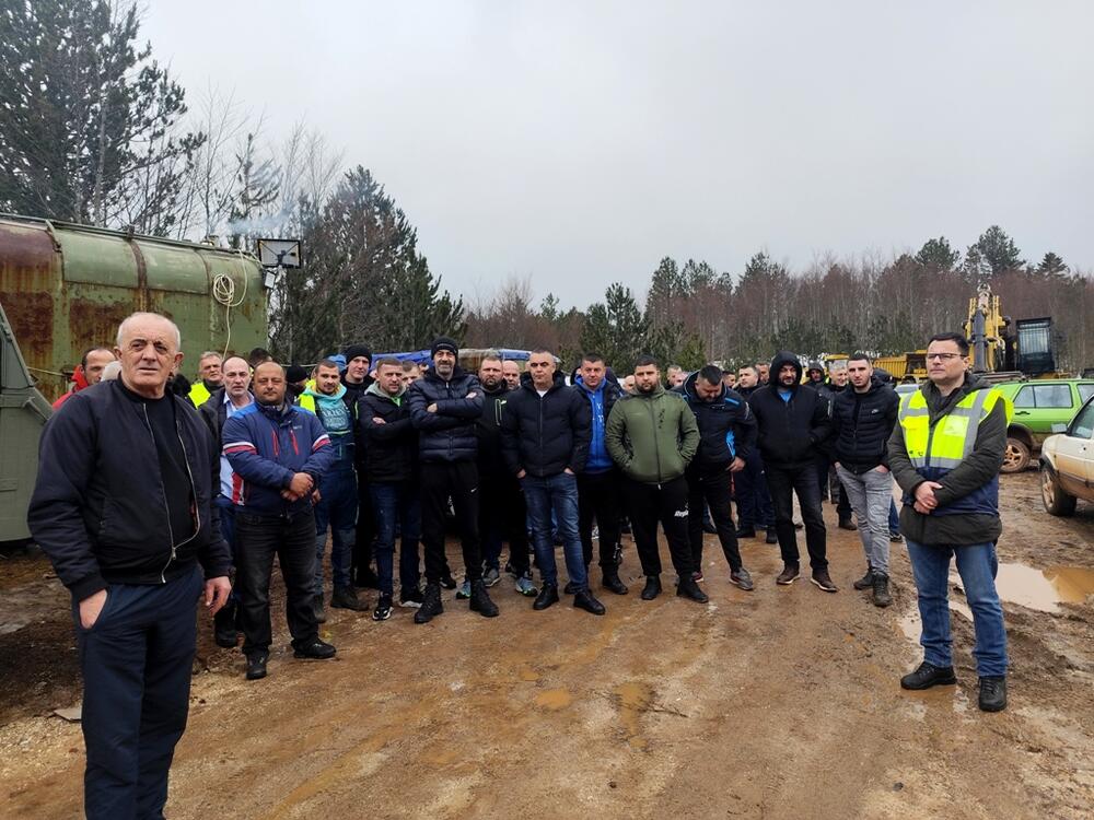 <p>"Tek smo krajem januara saznali za postojanje munike na terenu na kojem smo dobili koncesiju", kazao je  jedan od vlasnika firme "Novi boksiti", Ivan Ivanović</p>