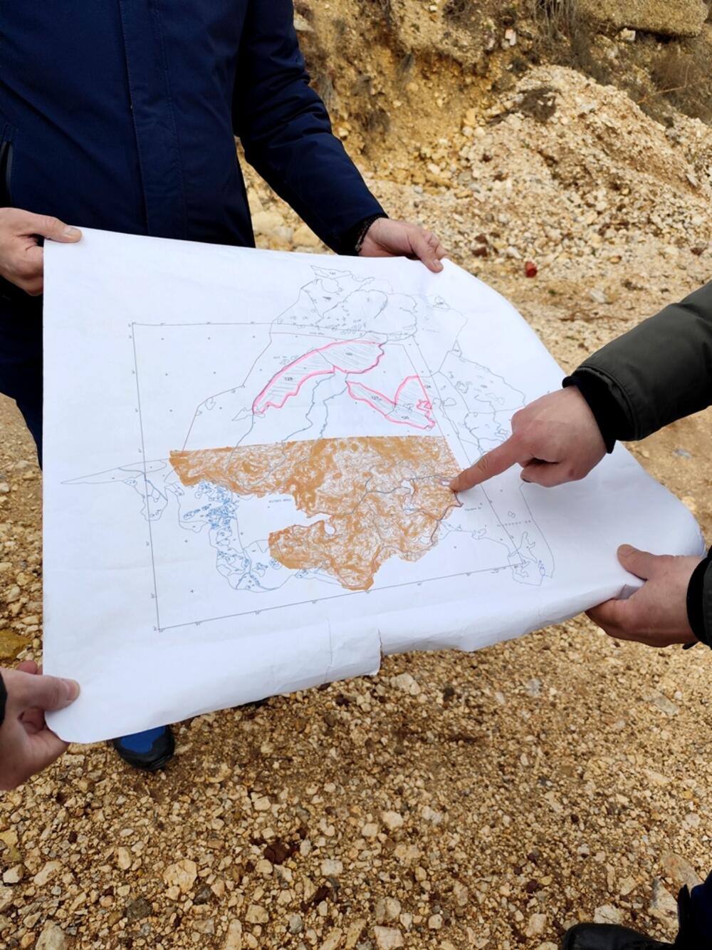 <p>"Tek smo krajem januara saznali za postojanje munike na terenu na kojem smo dobili koncesiju", kazao je  jedan od vlasnika firme "Novi boksiti", Ivan Ivanović</p>