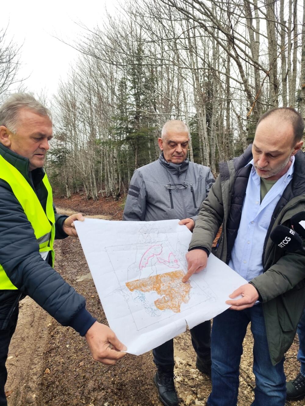 <p>"Tek smo krajem januara saznali za postojanje munike na terenu na kojem smo dobili koncesiju", kazao je  jedan od vlasnika firme "Novi boksiti", Ivan Ivanović</p>