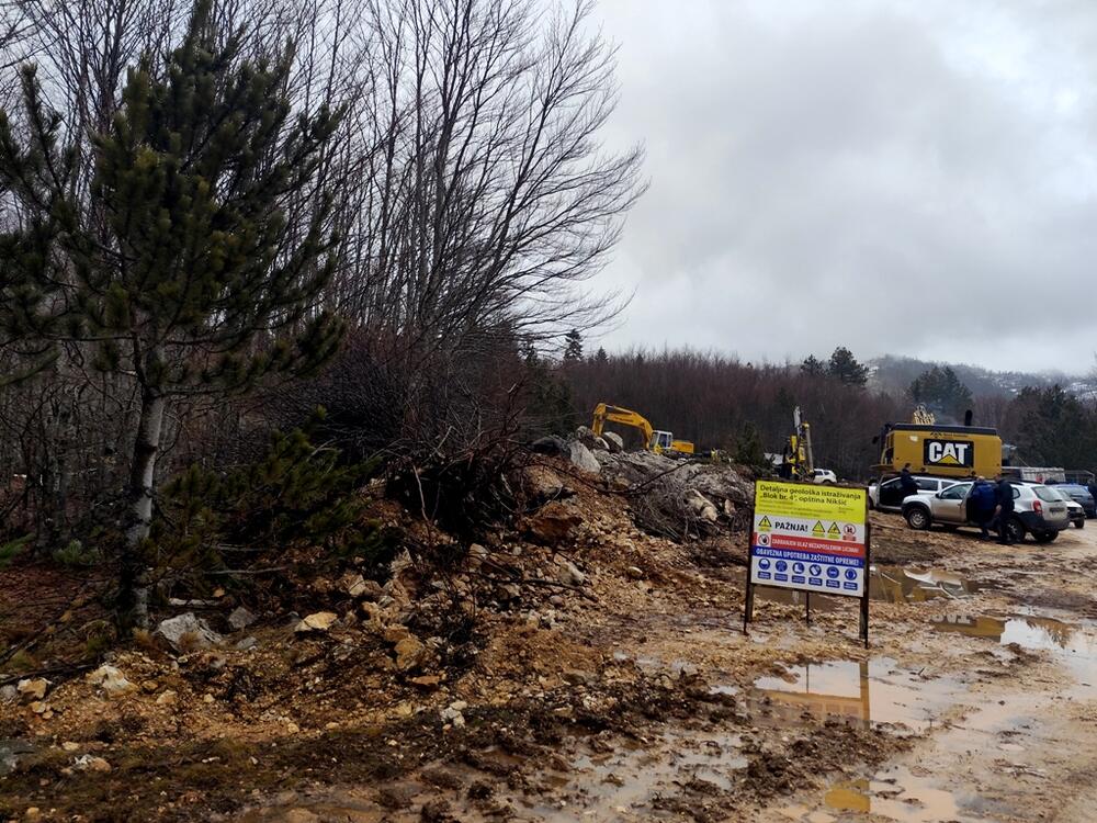 <p>"Tek smo krajem januara saznali za postojanje munike na terenu na kojem smo dobili koncesiju", kazao je  jedan od vlasnika firme "Novi boksiti", Ivan Ivanović</p>