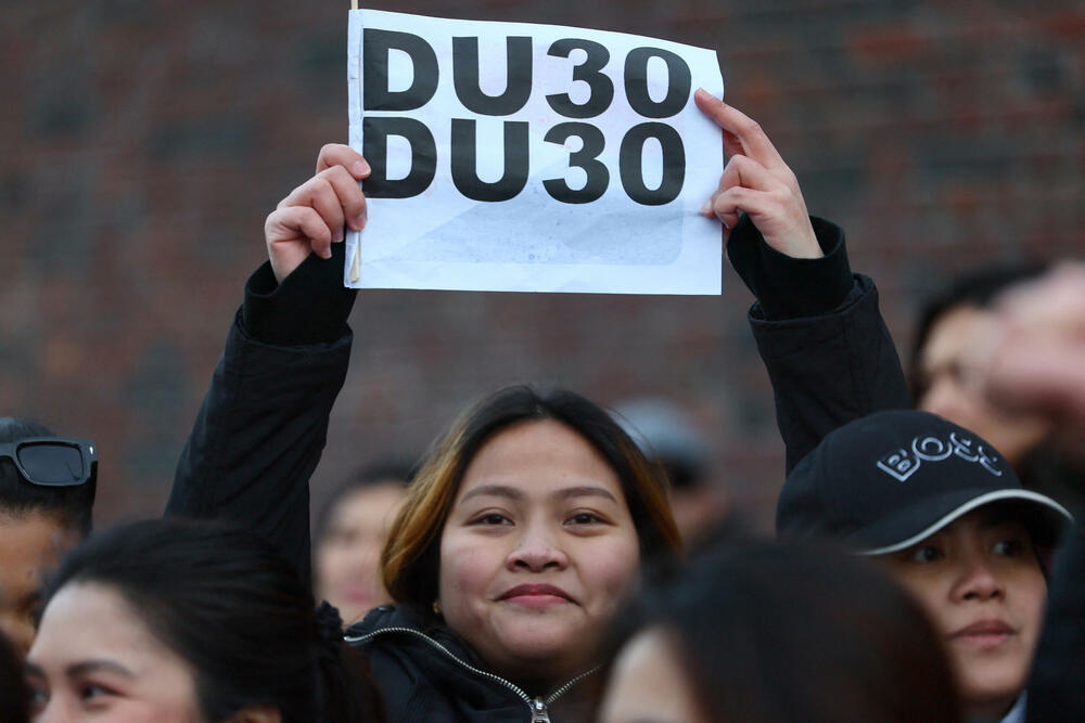 <p>Neposredno prije nego što je sletio u Holandiju, 79-godišnjak je bez izvinjenja branio svoj krvavi "rat protiv droge" za koji MKS kaže da postoje "razumni razlozi" da ga optuže za ubistvo kao zločin protiv čovječnosti</p>