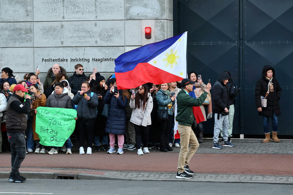 <p>Neposredno prije nego što je sletio u Holandiju, 79-godišnjak je bez izvinjenja branio svoj krvavi "rat protiv droge" za koji MKS kaže da postoje "razumni razlozi" da ga optuže za ubistvo kao zločin protiv čovječnosti</p>