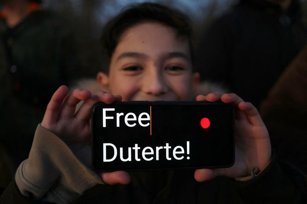 <p>Neposredno prije nego što je sletio u Holandiju, 79-godišnjak je bez izvinjenja branio svoj krvavi "rat protiv droge" za koji MKS kaže da postoje "razumni razlozi" da ga optuže za ubistvo kao zločin protiv čovječnosti</p>