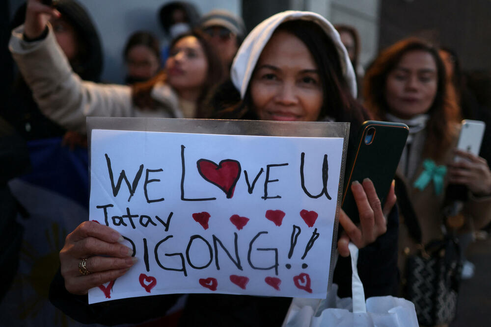 <p>Neposredno prije nego što je sletio u Holandiju, 79-godišnjak je bez izvinjenja branio svoj krvavi "rat protiv droge" za koji MKS kaže da postoje "razumni razlozi" da ga optuže za ubistvo kao zločin protiv čovječnosti</p>