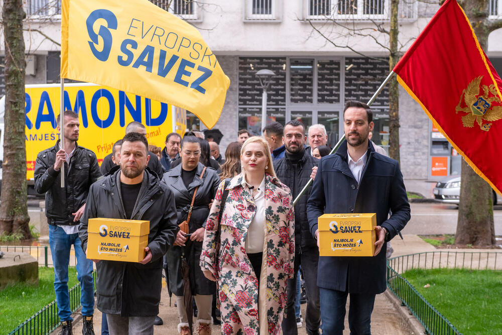 <p>„Mi se pitamo, Evropski savez je vaš savez. Evropski savez traži podršku Nikšićana u realnim mogućnostima za realne opcije“, rekao je Radojičić</p>