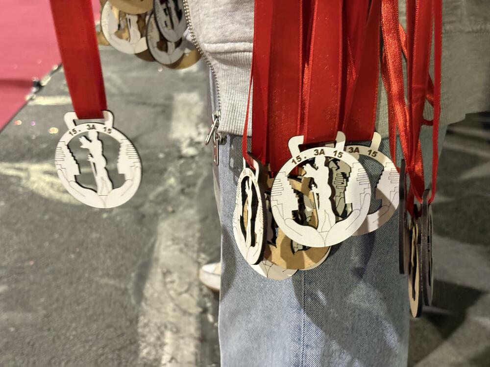 <p>Masovni protest koji je najavljen za danas počeće okupljanjem studenata i građana na četiri lokacije, kod Autokomande, Novog Beograda, Trga republike i Bulevara Kralja Aleksandra nakon čega će se svi ujediti ispred Skupštine Srbije naspram koje još uvijek stoji ograđen park „studenata koji žele da uče“</p>