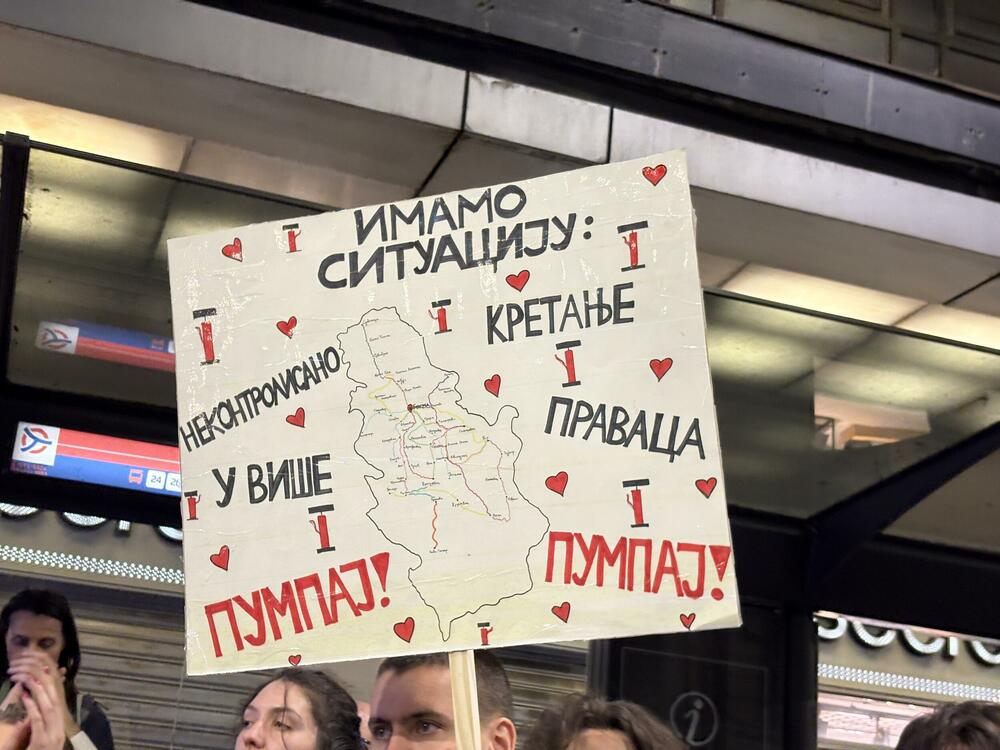 <p>Masovni protest koji je najavljen za danas počeće okupljanjem studenata i građana na četiri lokacije, kod Autokomande, Novog Beograda, Trga republike i Bulevara Kralja Aleksandra nakon čega će se svi ujediti ispred Skupštine Srbije naspram koje još uvijek stoji ograđen park „studenata koji žele da uče“</p>