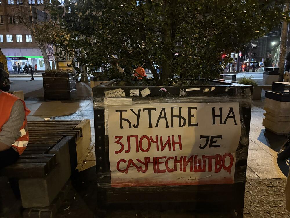<p>Masovni protest koji je najavljen za danas počeće okupljanjem studenata i građana na četiri lokacije, kod Autokomande, Novog Beograda, Trga republike i Bulevara Kralja Aleksandra nakon čega će se svi ujediti ispred Skupštine Srbije naspram koje još uvijek stoji ograđen park „studenata koji žele da uče“</p>