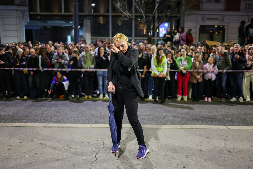 <p>U glavnom gradu Srbije održan masovni skup na koji su građane pozvali studenti u blokadi. Studenti poručili da protest više nije njihov nakon incidenta kod zgrade parlamenta, povukli se ka svojim fakultetima</p>