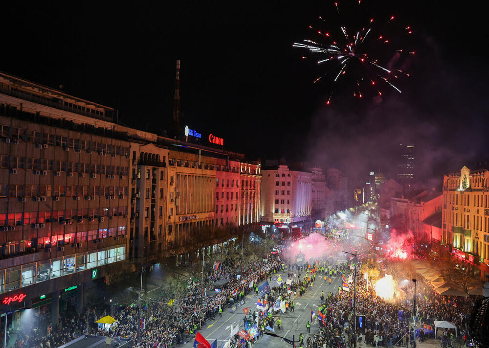 <p>U glavnom gradu Srbije održan masovni skup na koji su građane pozvali studenti u blokadi. Studenti poručili da protest više nije njihov nakon incidenta kod zgrade parlamenta, povukli se ka svojim fakultetima</p>