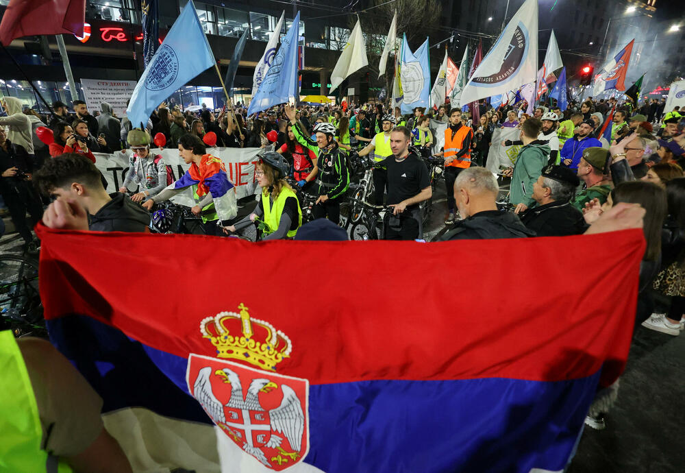 <p>U glavnom gradu Srbije održan masovni skup na koji su građane pozvali studenti u blokadi. Studenti poručili da protest više nije njihov nakon incidenta kod zgrade parlamenta, povukli se ka svojim fakultetima</p>