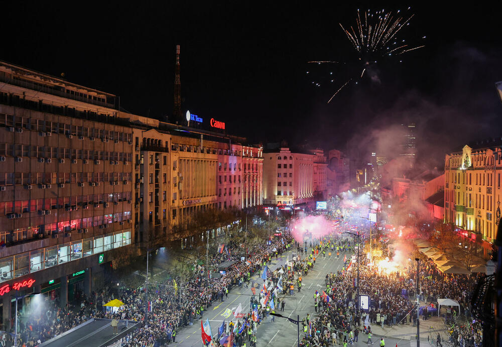 <p>U glavnom gradu Srbije održan masovni skup na koji su građane pozvali studenti u blokadi. Studenti poručili da protest više nije njihov nakon incidenta kod zgrade parlamenta, povukli se ka svojim fakultetima</p>