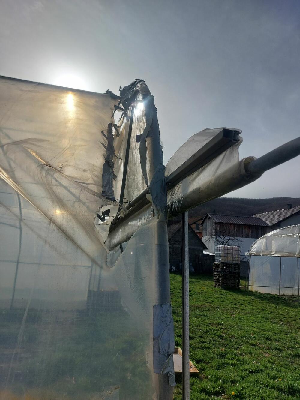 <p>Vjetar koji od sinoć duva pričinio materijalnu štetu</p>