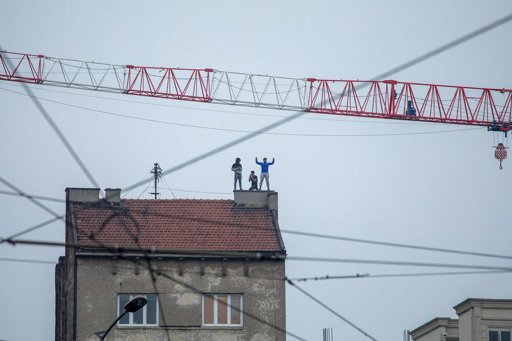 <p>U glavnom gradu Srbije održan masovni skup na koji su građane pozvali studenti u blokadi. Studenti poručili da protest više nije njihov nakon incidenta kod zgrade parlamenta, povukli se ka svojim fakultetima</p>