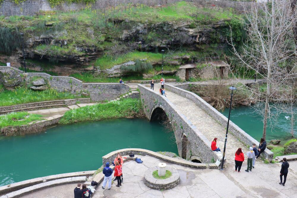 <p>Testirali su znanje takmičara na poljima čvorologije, signalizacije, opšteg znanja, reciklaže, prve pomoći i pionirstva, a fokus je bio na timskom radu, snalažljivosti i brzom i uspješnom rješavanju prepreka</p>