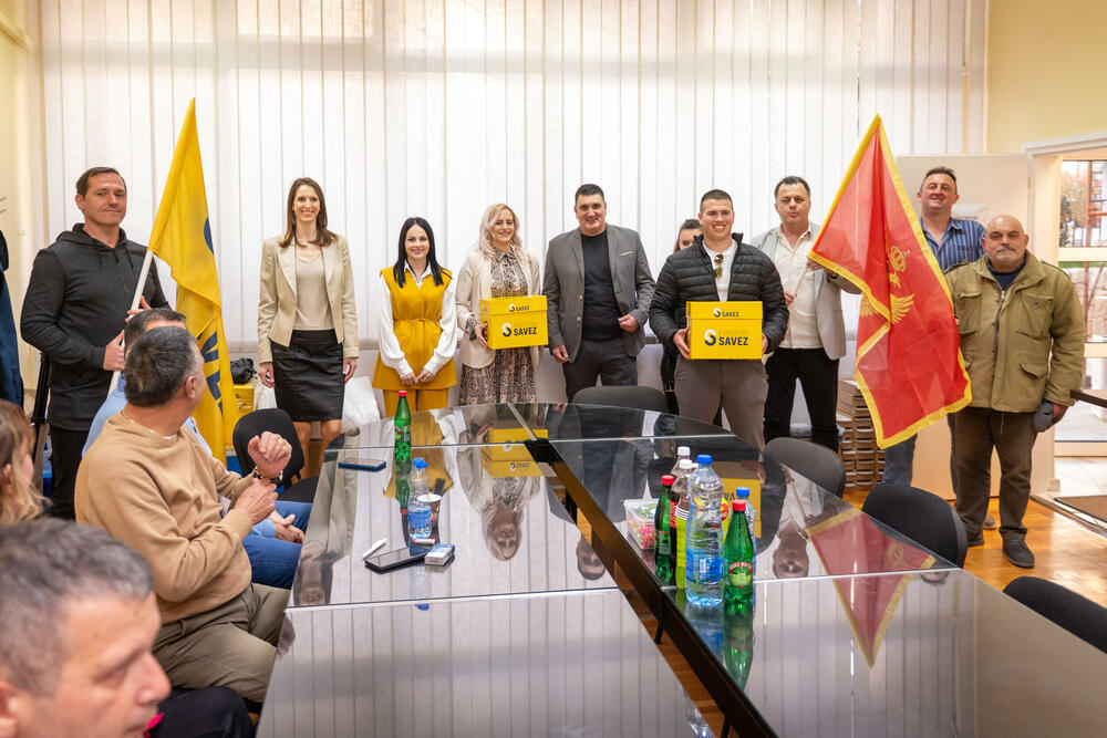 <p>„Naša lista je lista novih ljudi ljudi koji prvi put učestvuju na izborima. Tako da sam jako ponosan na to”, kazao je Komnenić</p>