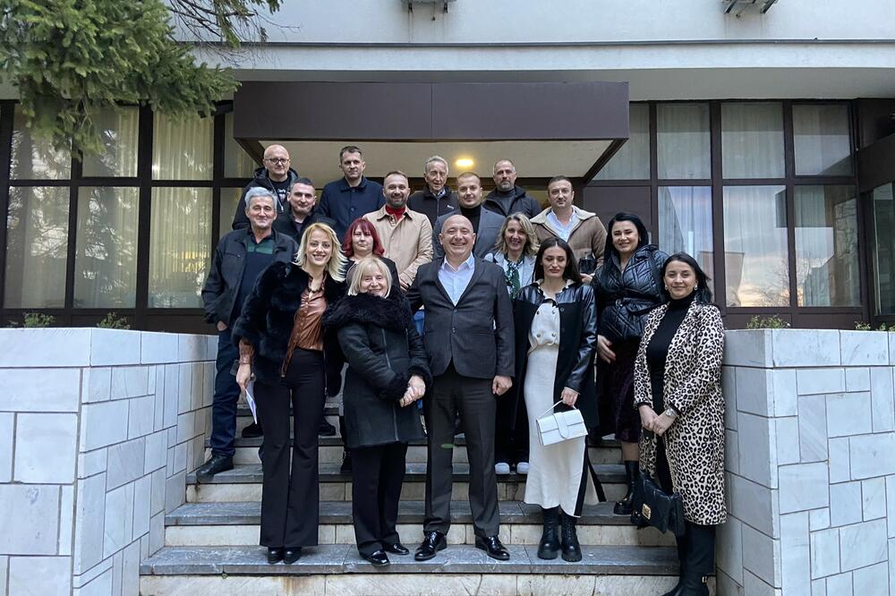 Sa predaje liste, Foto: Građanski pokret Probudimo Nikšić