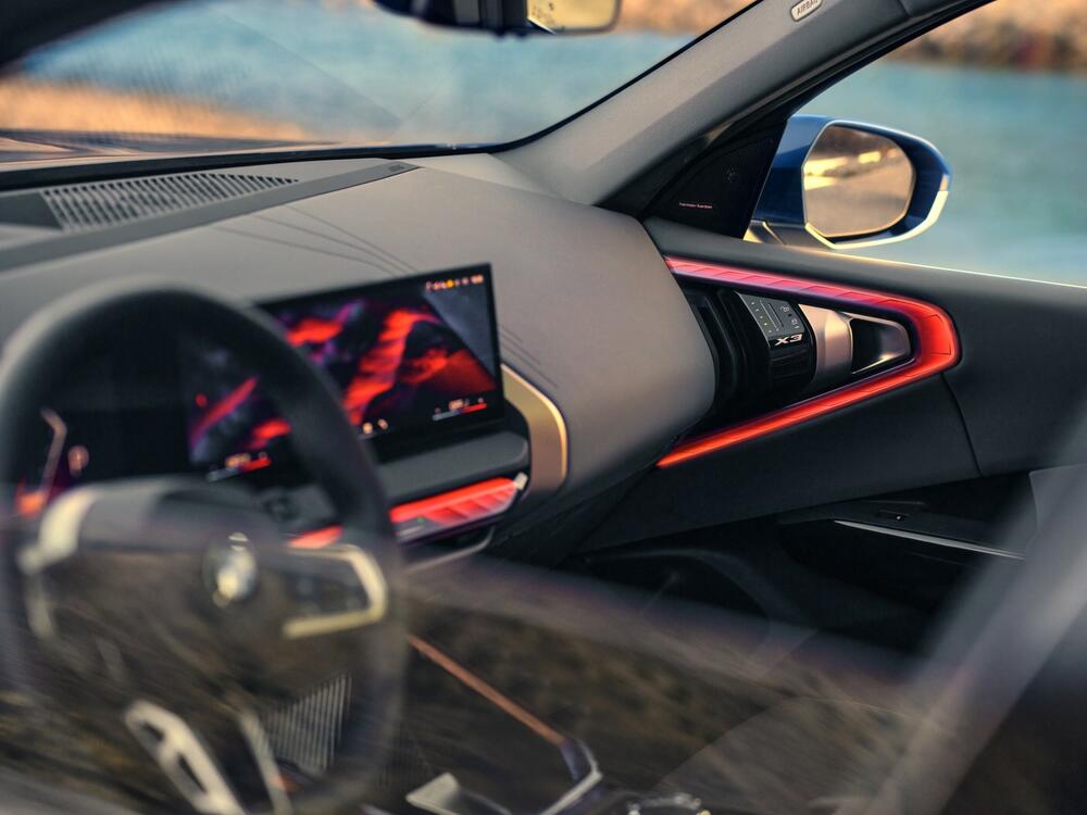 <p><em>BMW X3 xDrive 20d je luksuzni kompaktni SUV koji kombinuje elegantan dizajn, snažne performanse i naprednu tehnologiju, pružajući izuzetno iskustvo vožnje.</em></p>