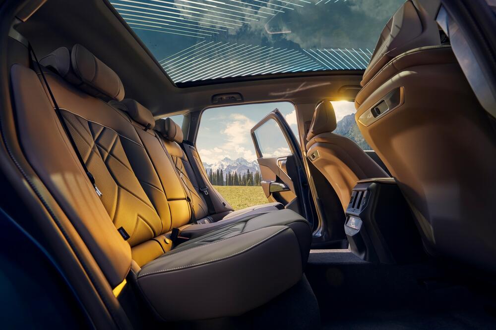 <p><em>BMW X3 xDrive 20d je luksuzni kompaktni SUV koji kombinuje elegantan dizajn, snažne performanse i naprednu tehnologiju, pružajući izuzetno iskustvo vožnje.</em></p>